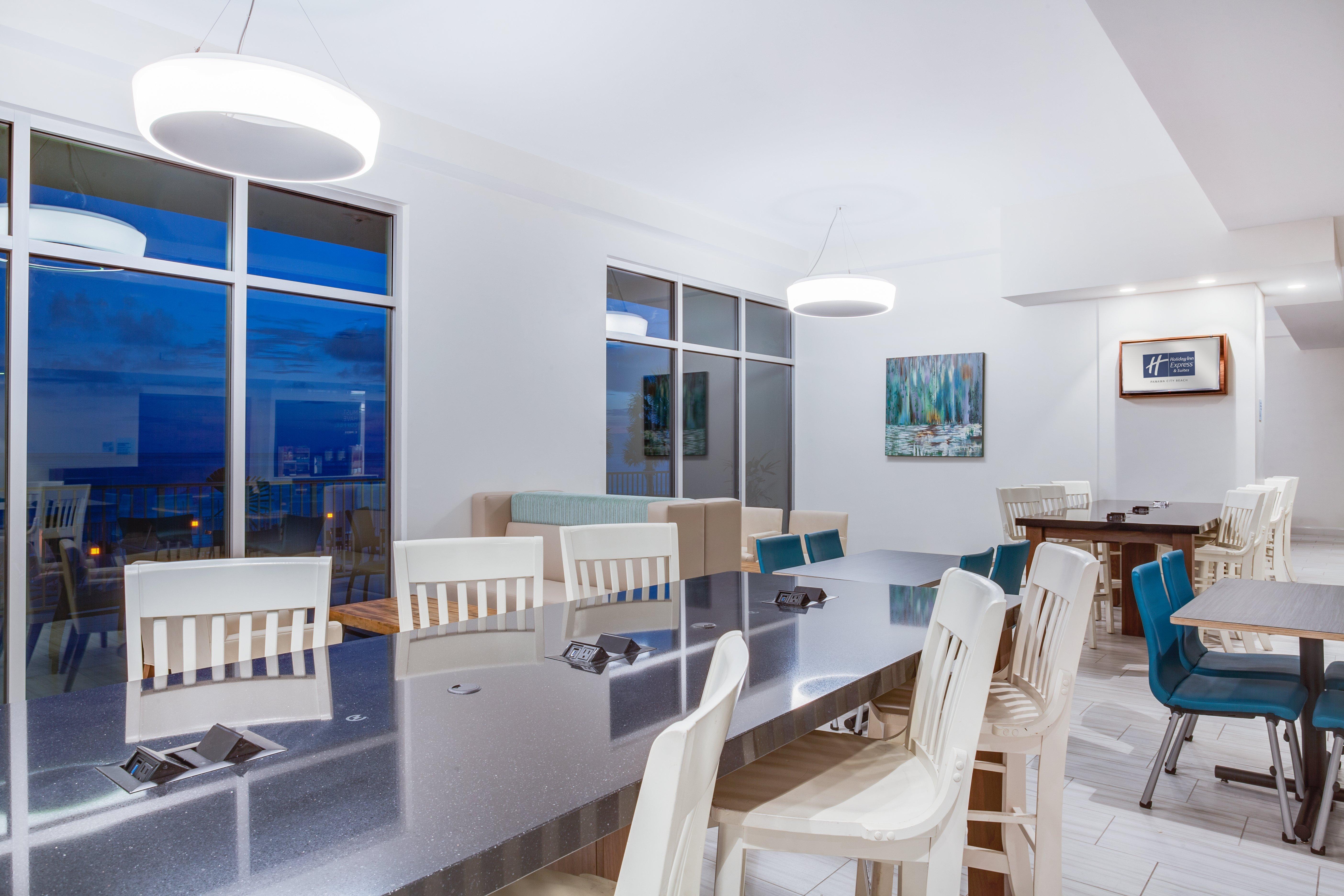 Holiday Inn Express & Suites Panama City Beach Beachfront By Ihg Екстериор снимка