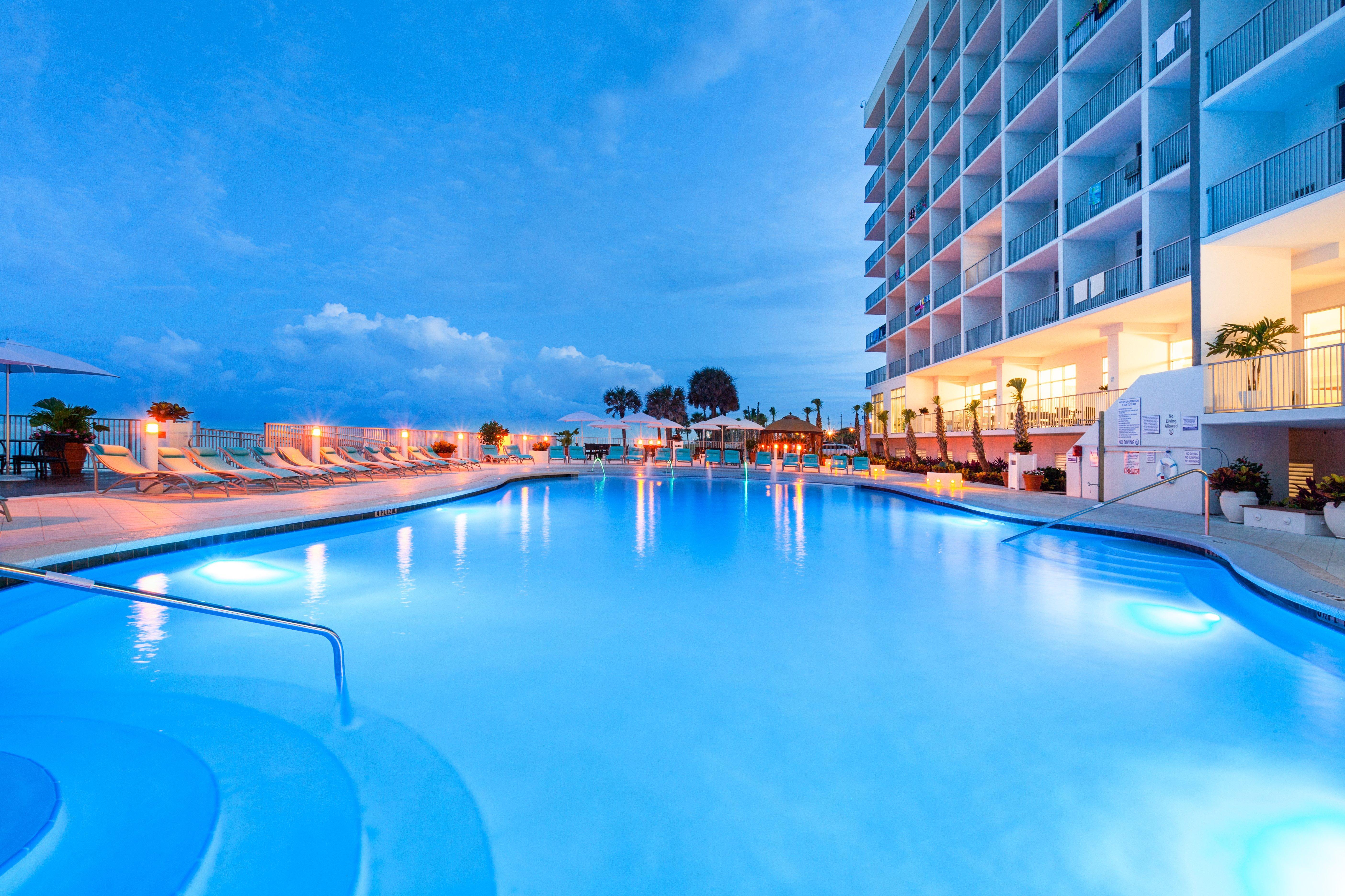 Holiday Inn Express & Suites Panama City Beach Beachfront By Ihg Екстериор снимка