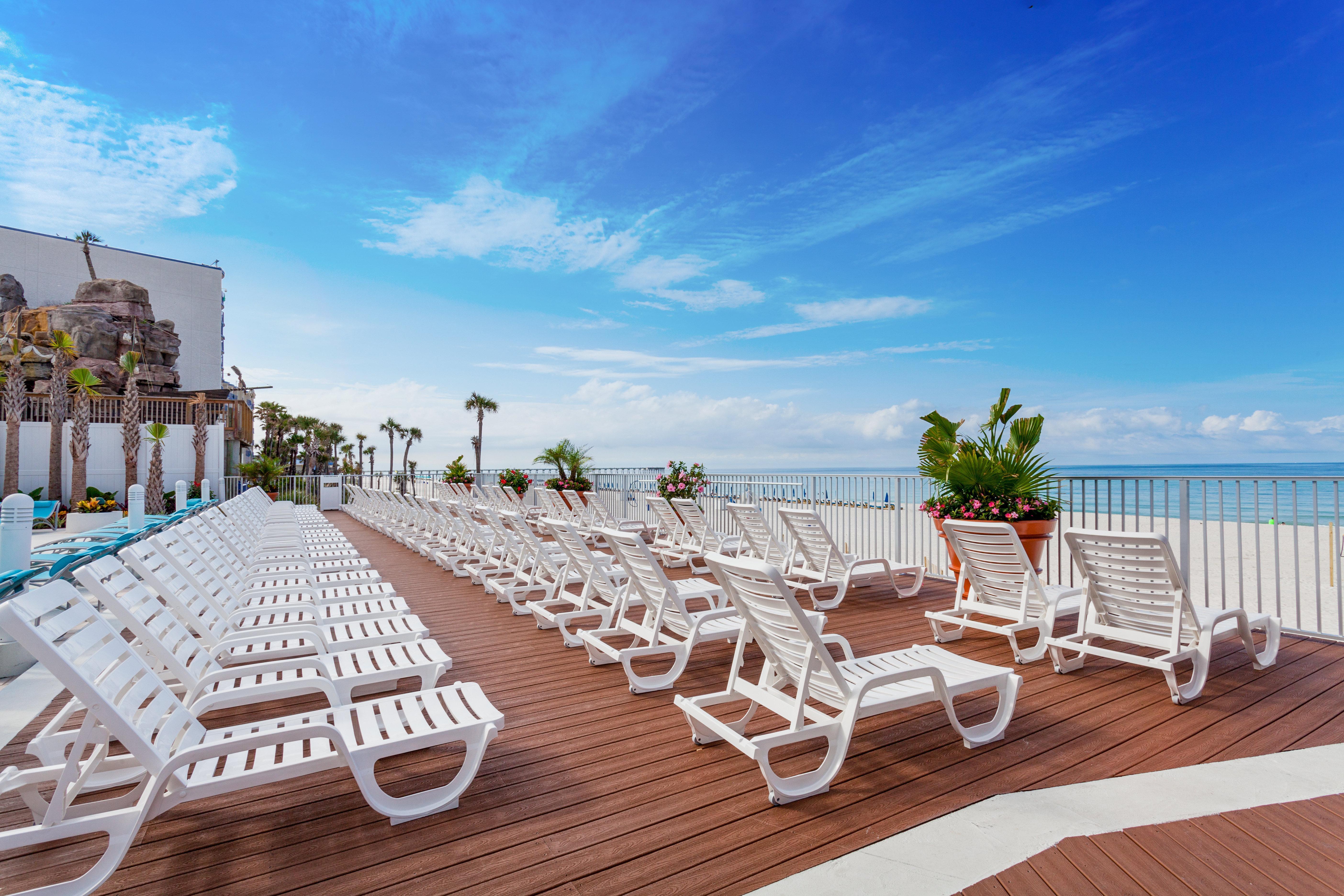 Holiday Inn Express & Suites Panama City Beach Beachfront By Ihg Екстериор снимка