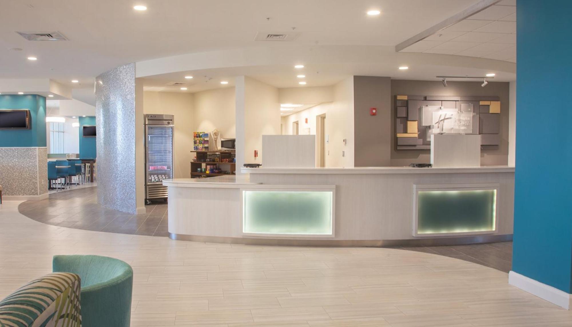 Holiday Inn Express & Suites Panama City Beach Beachfront By Ihg Екстериор снимка