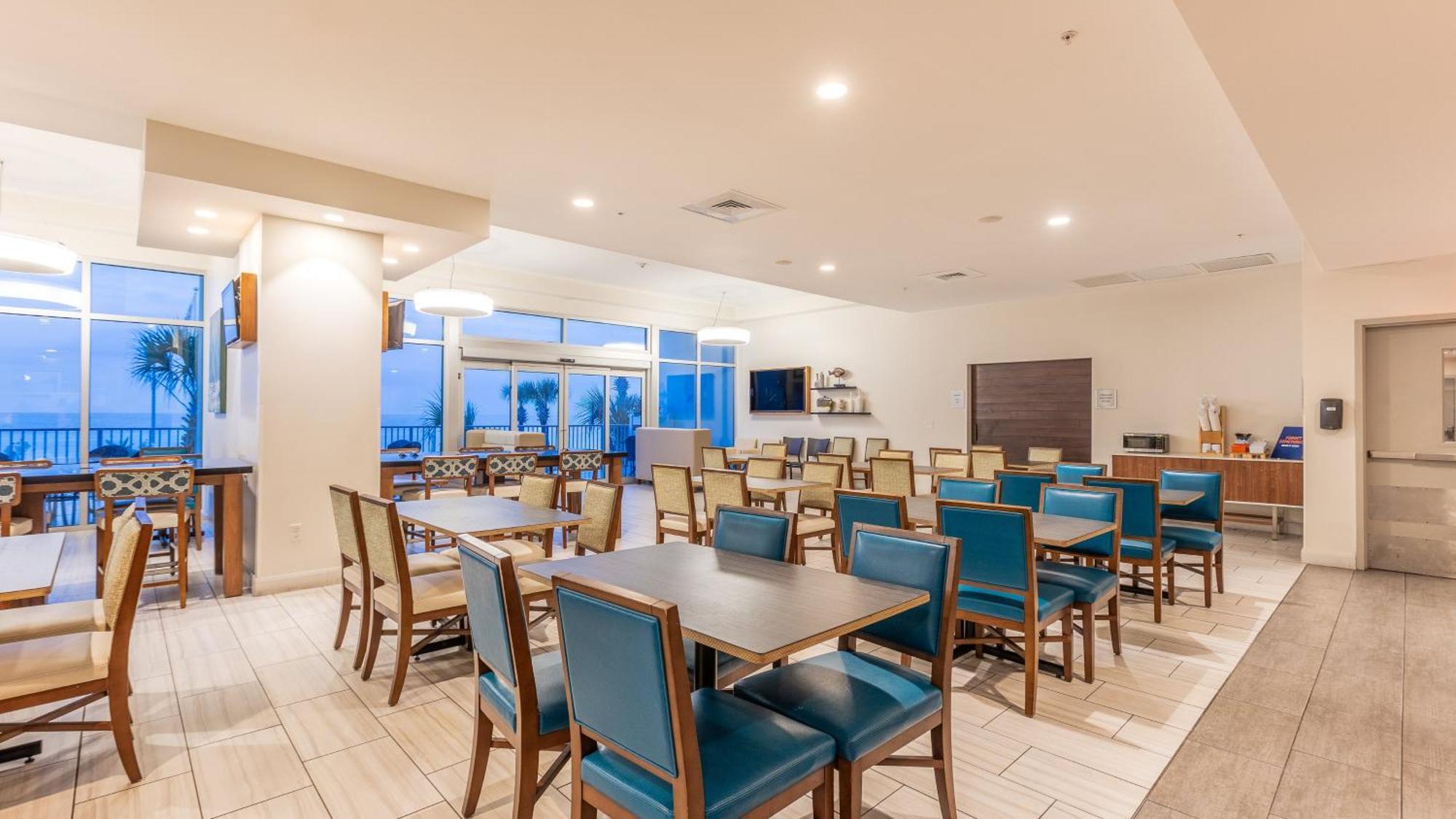 Holiday Inn Express & Suites Panama City Beach Beachfront By Ihg Екстериор снимка