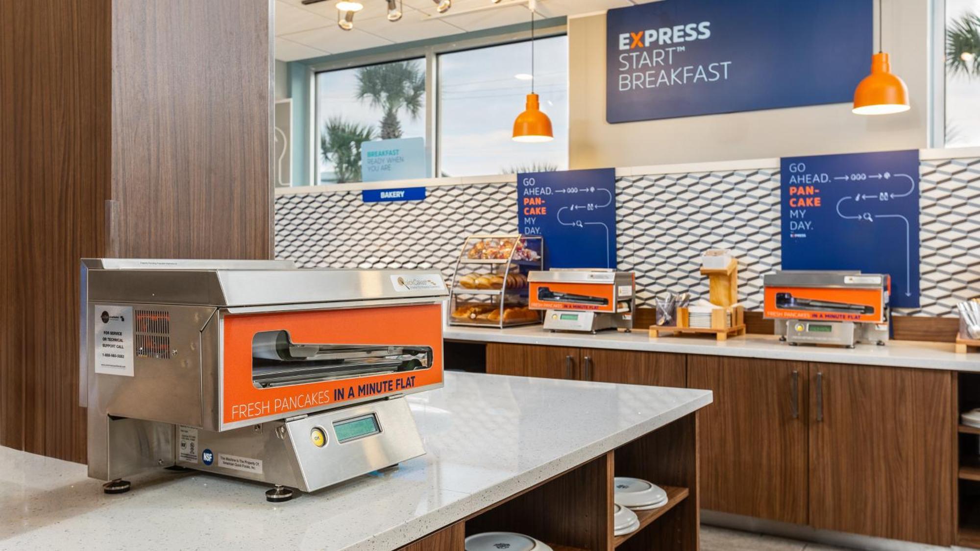 Holiday Inn Express & Suites Panama City Beach Beachfront By Ihg Екстериор снимка